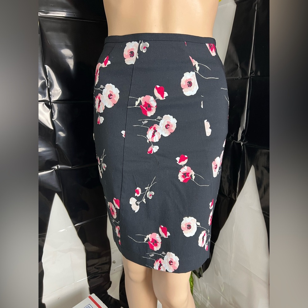 White House Black Market Floral Pencil Skirt